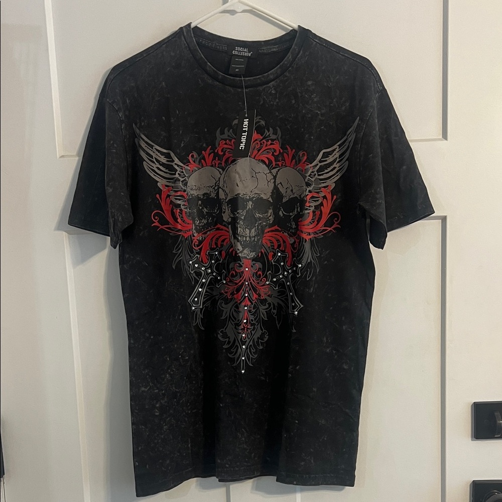 Affliction Unisex XS, Black and Red, Skulls, NWT, Can fit up to M/L ❤️🖤